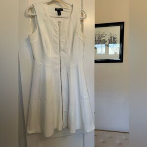 Black house white market sleeveless dress.